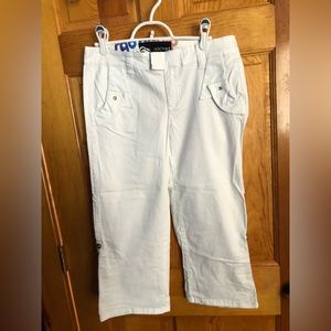 Ecko Red, white capris, size 7